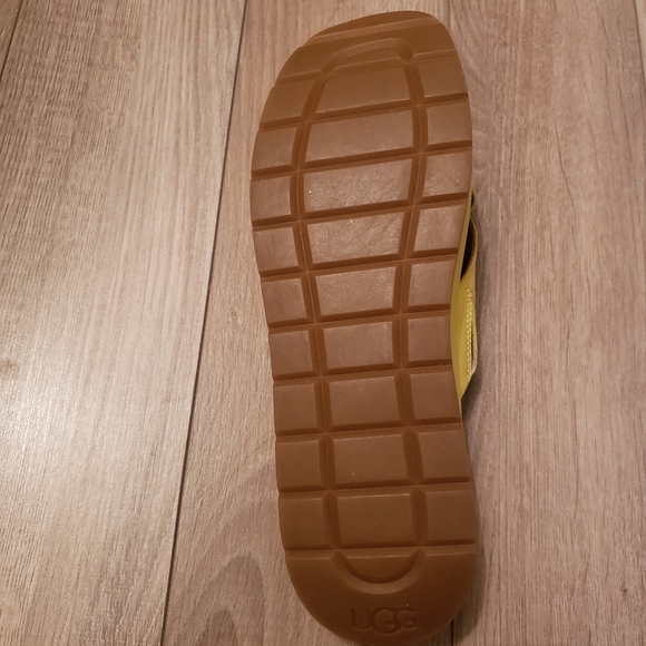 Women's UGG Emily Platform Slide Sandal - Picture 5 of 6